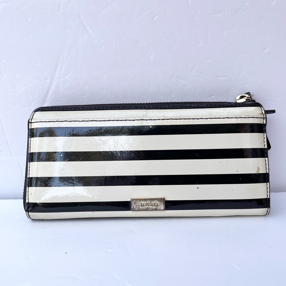Black and White Striped Kate Spade Wallet Fair - Picture 3 of 5